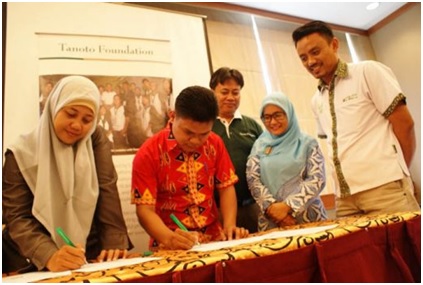 Teachers Receive Tanoto Foundation Scholarships